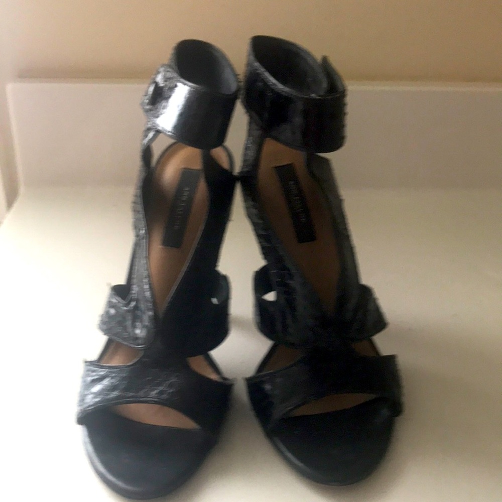 Ann Taylor snakeskin heels SZ 8M